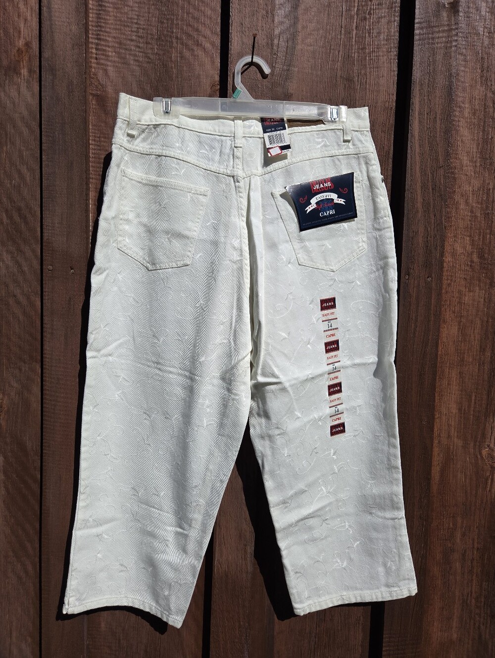 Embroidered White Capri Jeans Bill Blass Easy Fit NWT